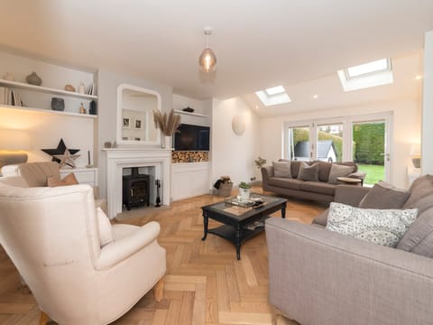 Orchid & Blossom Apartment in Reading