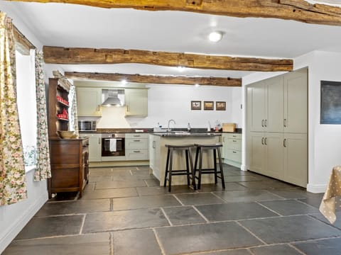 Copper Kettle Apartment in England