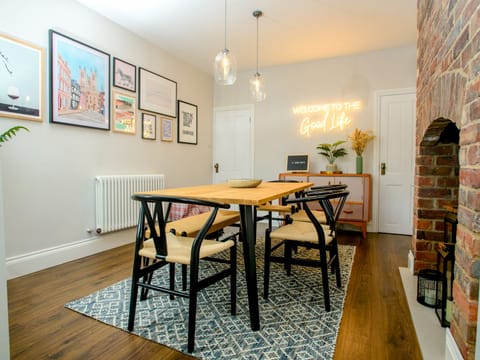A Bright Welcome Apartment in Lincoln