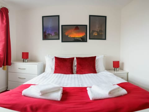 Harbour Dusk Apartment in Wales