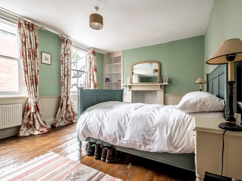 Motifs Floraux Apartment in Exeter