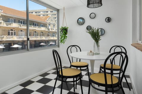 Retro Touch Apartment in Sea Point