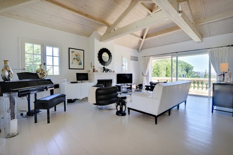 Cypress Breeze Apartment in Saint-Tropez