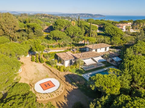 Shades of Warhol Apartment in Ramatuelle