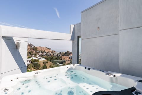 The Hollywood Dreamer Apartment in Beverly Hills