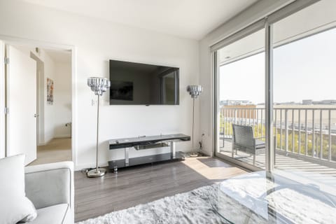 Cool Cali Apartment in West Hollywood