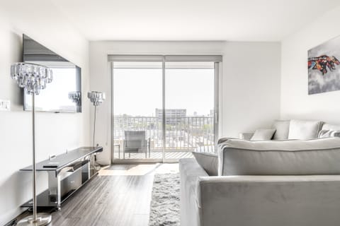 Cool Cali Apartment in West Hollywood