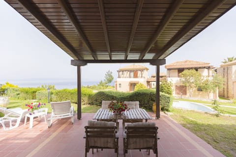 Edge of the Sea Apartment in Halkidiki