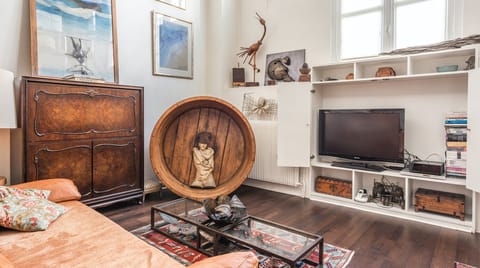 The Artist's Den Luxury apartment in Paris