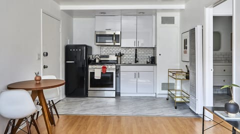 Full Circle Apartment in Echo Park