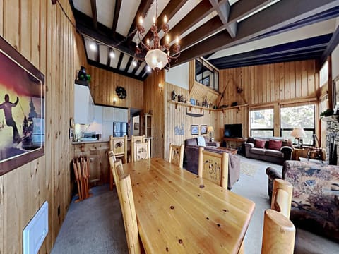 Open and Spacious Slopeside Mammoth Condo