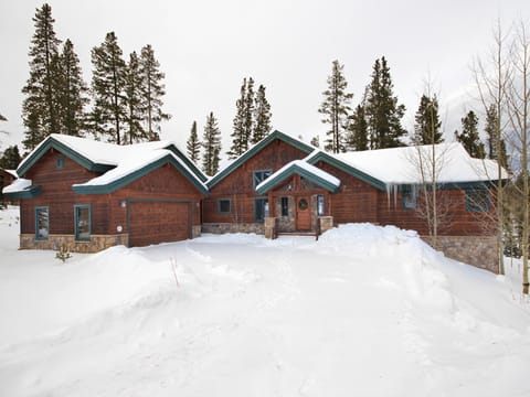 Exterior - Pine Needle Lodge - Breckenridge Vacation Rental
