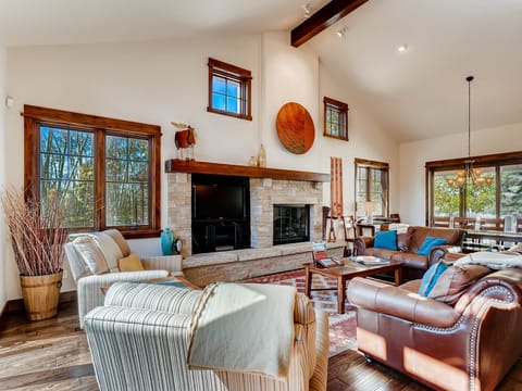 Beautiful 4Br Townhome with Private Hot tub! Townhouse in Keystone