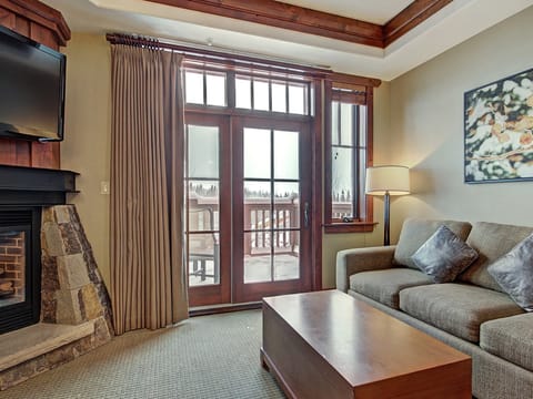 Luxury Condo at Base of Peak 8 - Walk to Gondola Apartment in Breckenridge