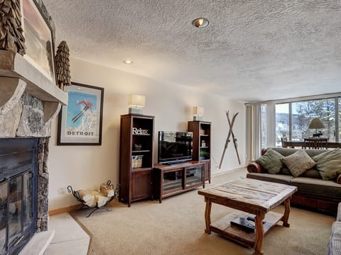 2065 The Pines Apartment in Keystone