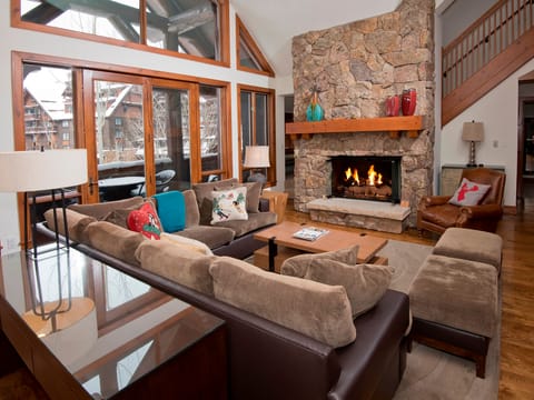 Lavish 3BR/3.5BA Bachelor Gulch Condo - Ski In / Ski Out Apartment in Avon