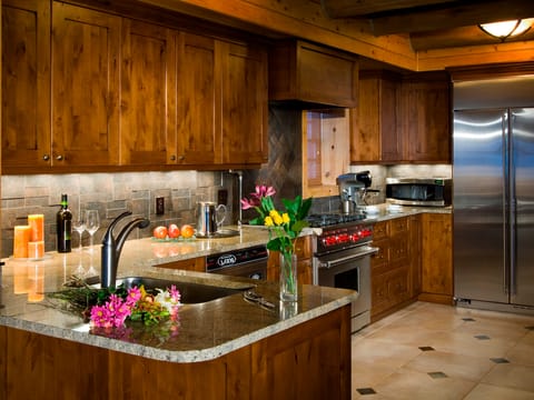 Secluded On-Mountain Trappers Cabin with Private Hot Tub Cabin in Beaver Creek