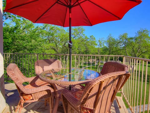 WW D301302 Chateau on The River Apartment in New Braunfels