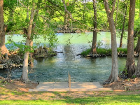 WW D301302 Chateau on The River Apartment in New Braunfels