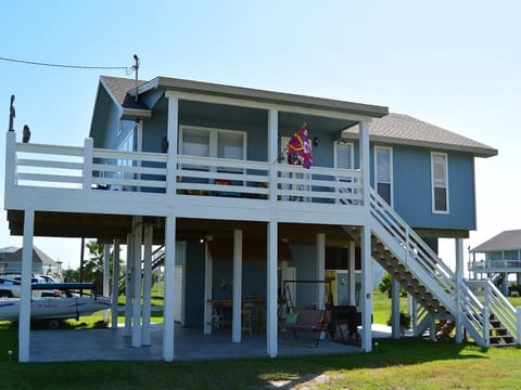 Kokomo Jo's Shaded Deck and Downstairs