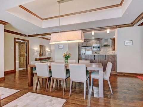 3 BR Luxury Ritz-Carlton Condo w/ Mountain Views Save 20% on 7+ Nights! Apartment in Vail