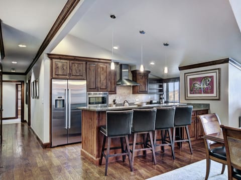 Vail Village Private 4 BR Residence w Full Kitchen Save 20% on 7+ Nights! Apartment in Vail