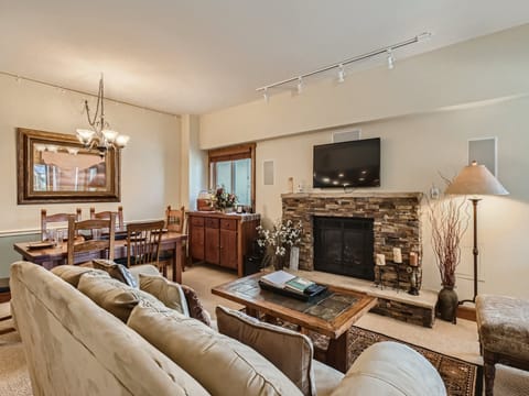 Village at Breck Wetterhorn 3205 - a SkyRun Breckenridge Property - Cozy 2bed/2bath ski-in/out condo with fireplace, flat screen TV, &amp; tons of amenities!