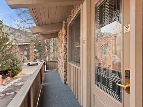 700UteAve#116_HiRes_21120616