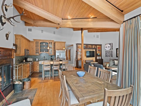 700UteAve#116_HiRes_21120610