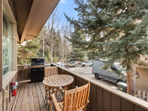 700UteAve#116_HiRes_21120615