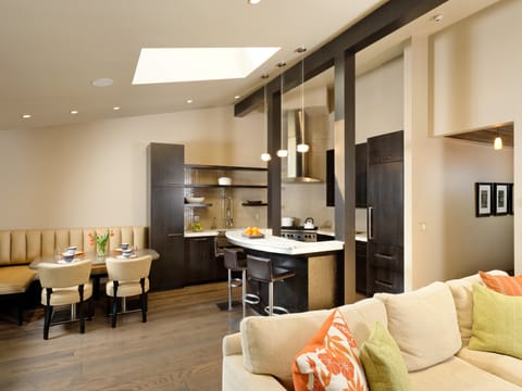 Kitchen/ Dining Room