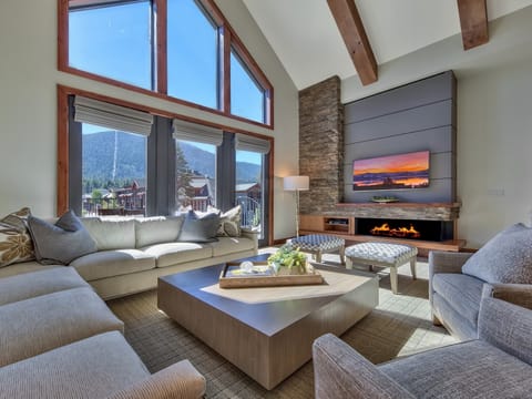 Luxury 4Br Residence steps from Heavenly Village & Gondola Apartment in Stateline