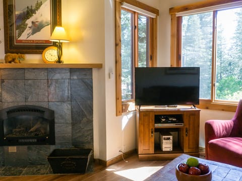 Overwhelming Charm, Overlooking the Village- 2Br 2Ba Hotel in Northstar Drive