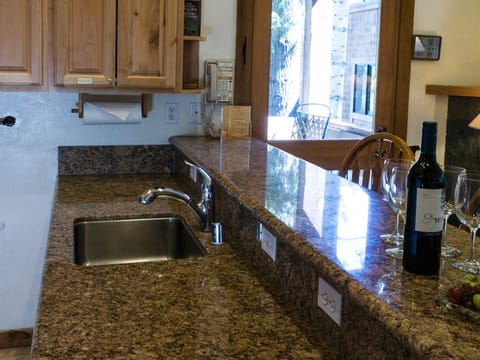 Overwhelming Charm, Overlooking the Village- 2Br 2Ba Hotel in Northstar Drive