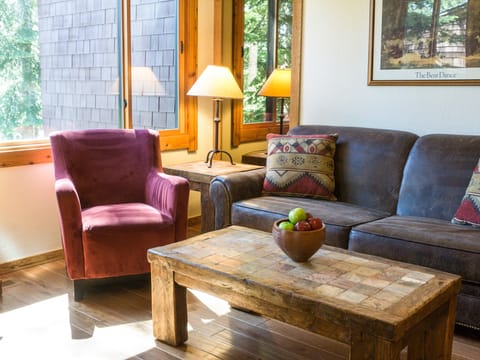 Overwhelming Charm, Overlooking the Village- 2Br 2Ba Hotel in Northstar Drive