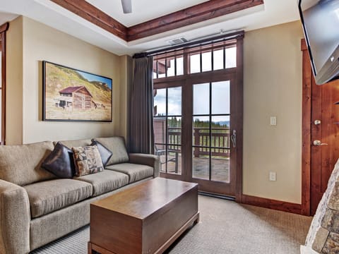 Luxury Studio Condo Steps from Winter Activities, Sleeps 4 Apartment in Breckenridge