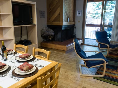 3 Bedroom 2 Bathroom Mountain Condo Apartment in Northstar Drive