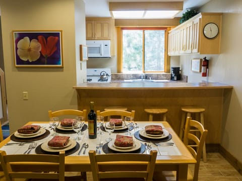 3 Bedroom 2 Bathroom Mountain Condo Apartment in Northstar Drive