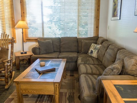 2Br 2Ba- Overwhelming Charm, Overlooking the Village! Hotel in Northstar Drive