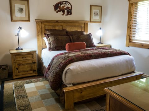 2Br 2Ba- Overwhelming Charm, Overlooking the Village! Hotel in Northstar Drive