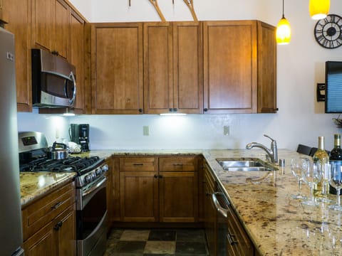 2Br 2Ba- Overwhelming Charm, Overlooking the Village! Hotel in Northstar Drive