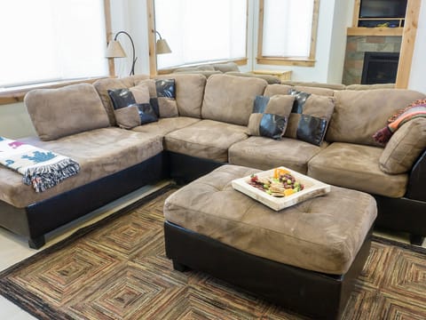 3Br 2Ba- Overwhelming Charm, Overlooking the Village Hotel in Northstar Drive