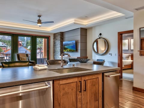 Luxury 2Br Residence steps from Heavenly Village & Gondola Apartment in Stateline