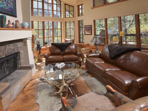 Luxury Ski-in 3 Br Penthouse Inside Pines Lodge, Sleeps 8! Apartment in Beaver Creek