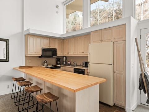 700UteAve#407_HiRes_21120609