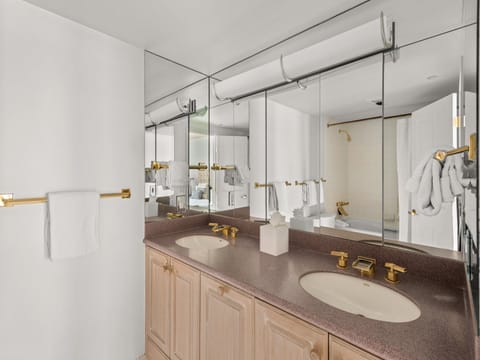 700UteAve#407_HiRes_21120604