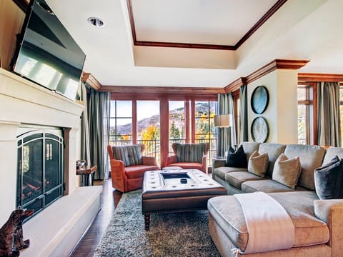 Chic 2 BR+Den Ritz-Carlton Condo with Valley Views Save 20% on 7+ Nights! Apartment in Vail