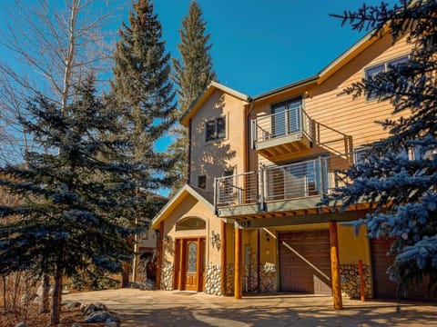 Streamside 333B Exterior