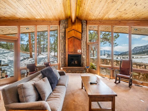 Stutzhaven in the Mountains -- 20-NCD0231 - a SkyRun RMNP Property - Stutzhaven - Open concept floorplan with floor to ceiling windows and spectacular views