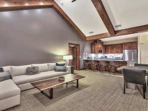 Luxury 3Br Residence steps from Heavenly Village & Gondola Apartment in Stateline